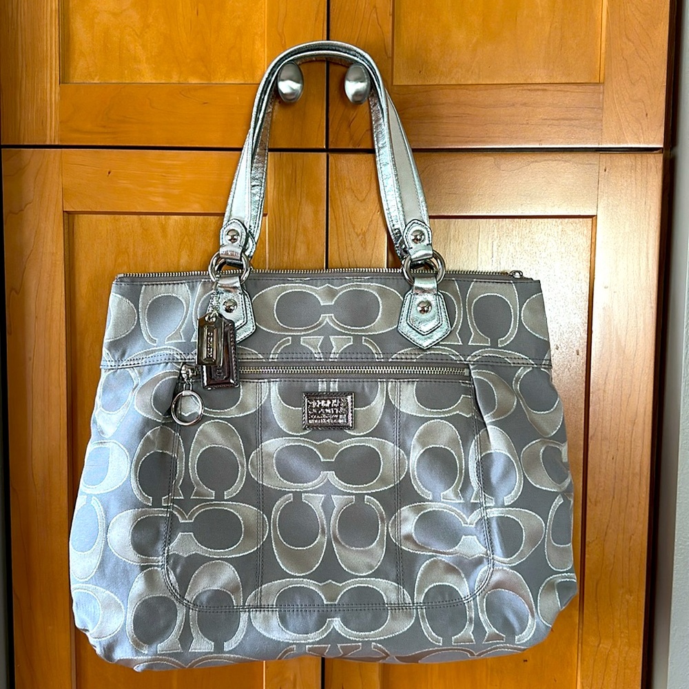 NEW! Rare Coach Poppy Signature Silver Glam Tote